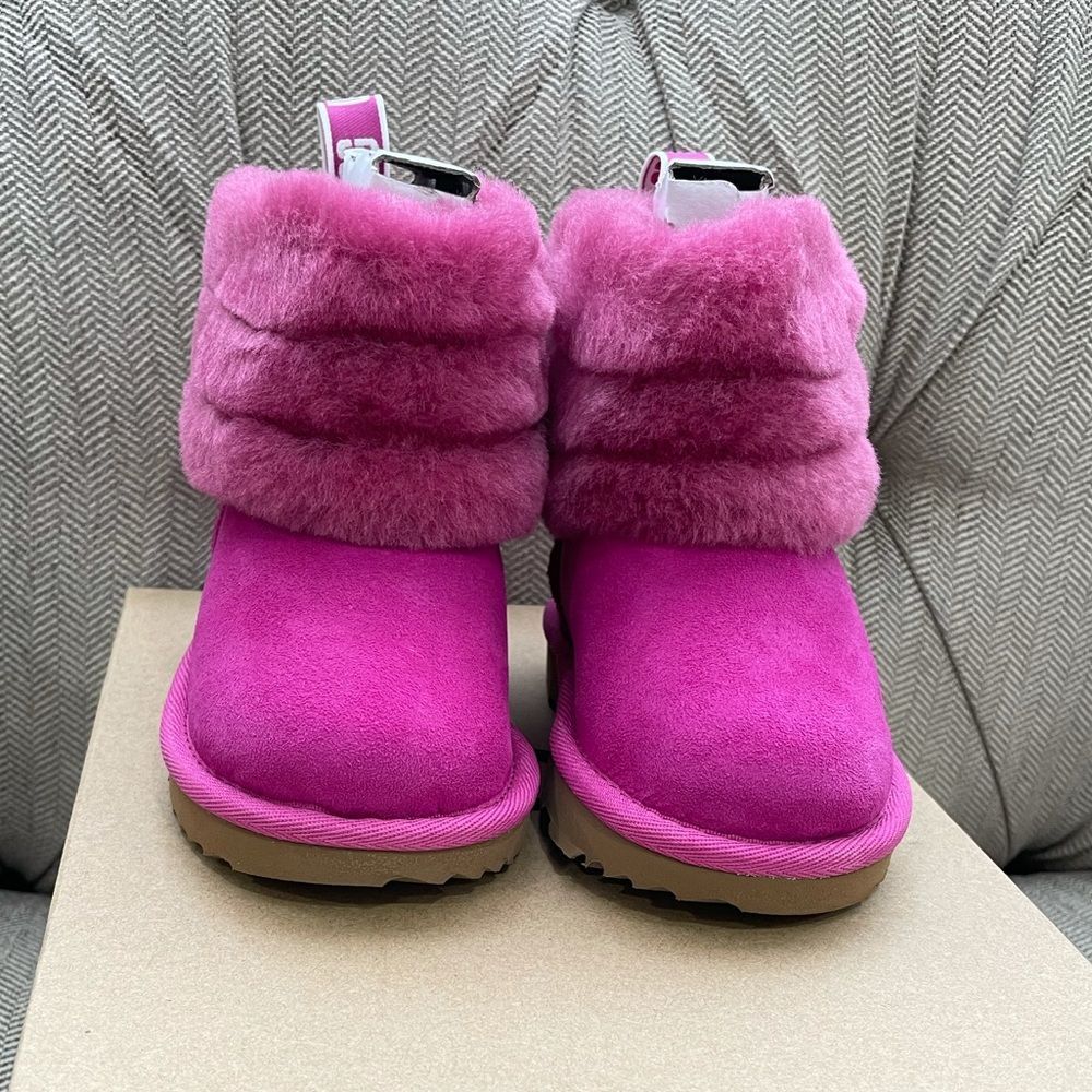 Ugg Fluff quilted boots size 6 T